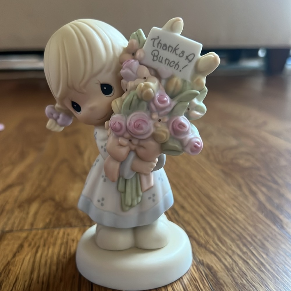 Precious Moments 2000 members only statue #C0020”Thanks A Bunch”. NIB